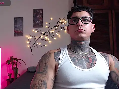 Snapshot of maxstrom111 chatting on 03/10/26, 03:28 maxstrom111 online show from 03/10/26, 03:28