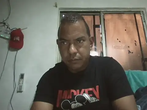 Snapshot of Quillero18 chatting on 06/04/26, 03:07 Quillero18 online show from 06/04/26, 03:07
