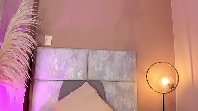 AndraCyruss online show from 05/27/26, 10:51