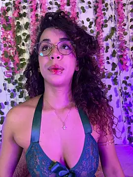 Woo isDaphne online show from 02/23/26, 11:35