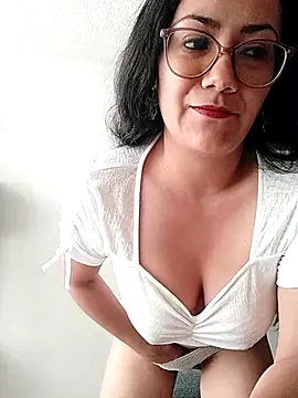 Snapshot of Salma-sweet chatting on 04/12/26, 05:29 Salma-sweet online show from 04/12/26, 05:29