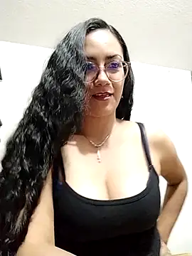 Snapshot of Salma-sweet chatting on 05/08/26, 03:23 Salma-sweet online show from 05/08/26, 03:23
