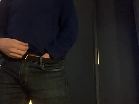 Snapshot of daddyffpig chatting on 02/13/26, 04:47 daddyffpig online show from 02/13/26, 04:47