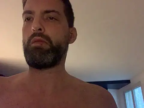 Snapshot of daddyffpig chatting on 02/16/26, 07:04 daddyffpig online show from 02/16/26, 07:04