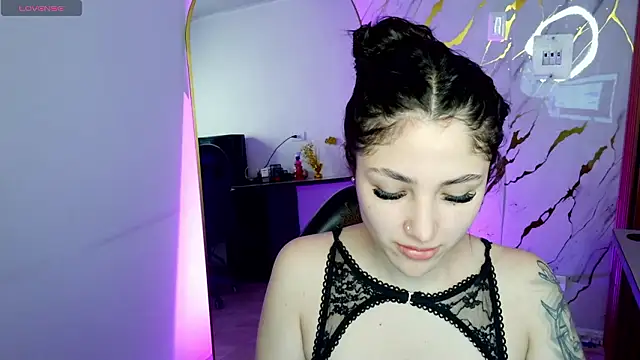 Snapshot of babyy_nicols_m chatting on 03/23/26, 12:42 babyy nicols m online show from 03/23/26, 12:42