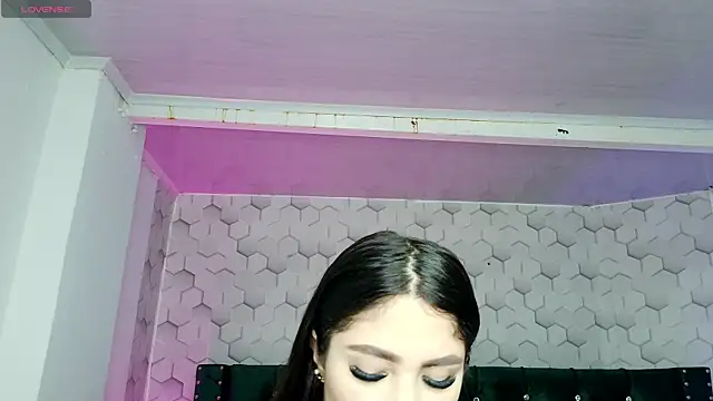 Snapshot of babyy_nicols_m chatting on 04/27/26, 04:49 babyy nicols m online show from 04/27/26, 04:49