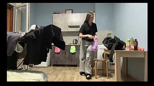 Snapshot of LinaWills chatting on 03/12/26, 06:03 LinaWills online show from 03/12/26, 06:03