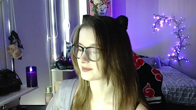 LunaXcherry online show from 04/29/26, 04:44