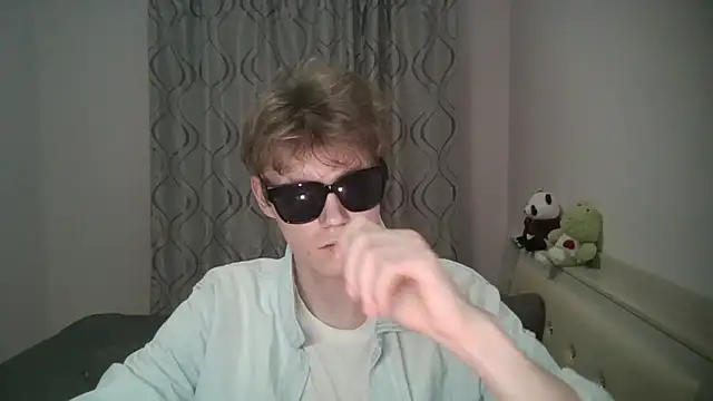 Snapshot of AntapTFY chatting on 04/05/26, 10:45 AntapTFY online show from 04/05/26, 10:45