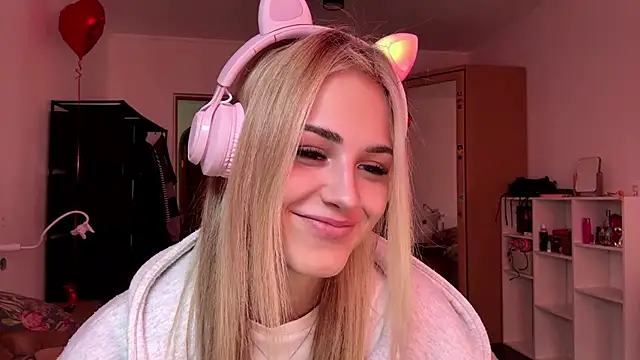 Snapshot of Evva_mayy chatting on 02/19/26, 12:23 Evva mayy online show from 02/19/26, 12:23