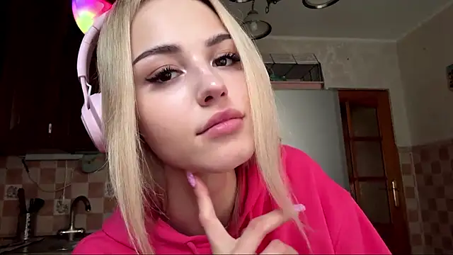 Snapshot of Evva_mayy chatting on 03/07/26, 05:59 Evva mayy online show from 03/07/26, 05:59