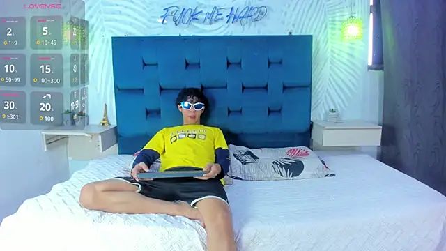 Snapshot of Adventurous_Boys chatting on 02/26/26, 06:07 Adventurous Boys online show from 02/26/26, 06:07