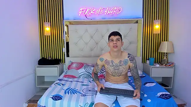 Snapshot of Adventurous_Boys chatting on 03/15/26, 06:03 Adventurous Boys online show from 03/15/26, 06:03