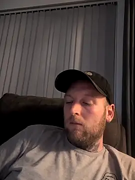 Snapshot of dave32000 chatting on 02/15/26, 12:29 dave32000 online show from 02/15/26, 12:29