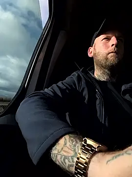 Snapshot of dave32000 chatting on 02/16/26, 10:22 dave32000 online show from 02/16/26, 10:22