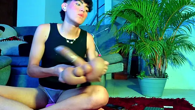 Snapshot of max_femboy chatting on 05/08/26, 04:51 max femboy online show from 05/08/26, 04:51