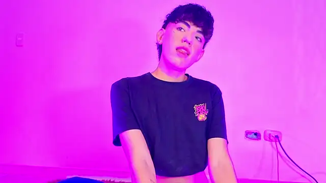Snapshot of max_femboy chatting on 05/28/26, 05:49 max femboy online show from 05/28/26, 05:49