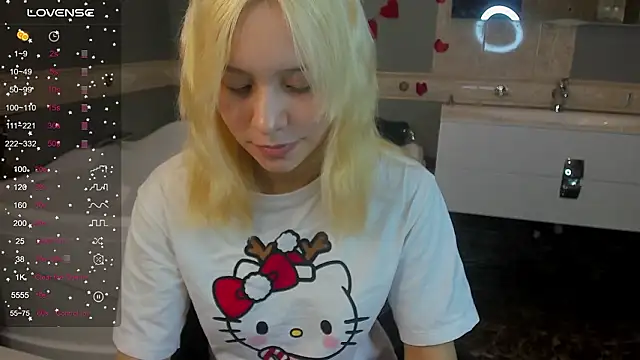 Snapshot of EmilyTrase chatting on 03/05/26, 01:12 EmilyTrase online show from 03/05/26, 01:12