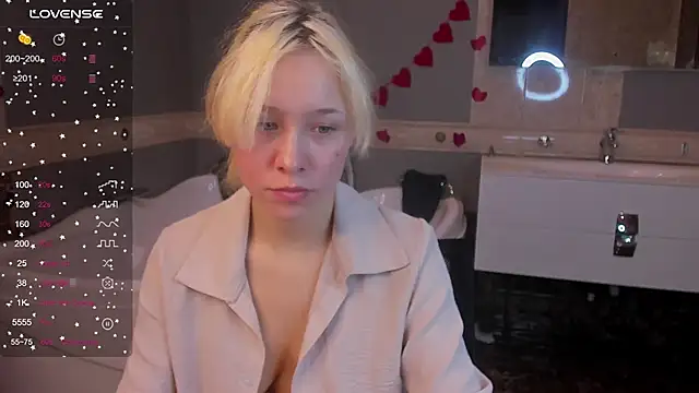 Snapshot of EmilyTrase chatting on 03/06/26, 01:24 EmilyTrase online show from 03/06/26, 01:24