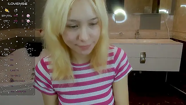 Snapshot of EmilyTrase chatting on 03/07/26, 01:24 EmilyTrase online show from 03/07/26, 01:24