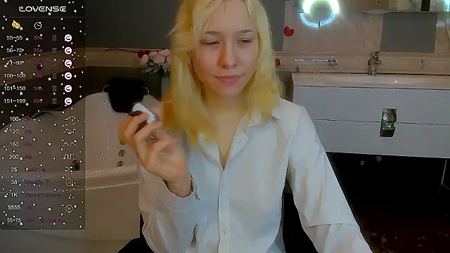 Snapshot of EmilyTrase chatting on 03/21/26, 01:10 EmilyTrase online show from 03/21/26, 01:10