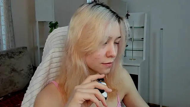 EmilyTrase online show from 04/27/26, 01:25