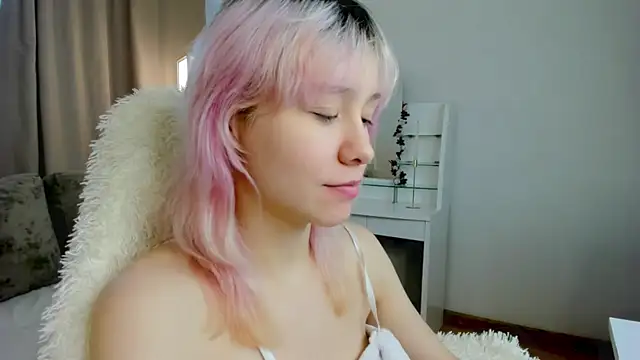 EmilyTrase online show from 06/16/26, 01:19