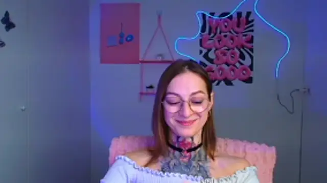 Snapshot of Esmi_Winter chatting on 02/20/26, 06:37 Esmi Winter online show from 02/20/26, 06:37