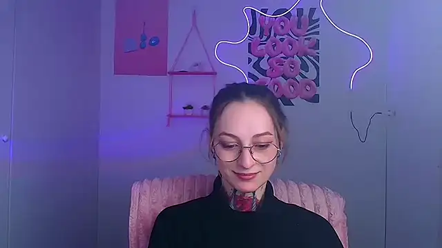 Snapshot of Esmi_Winter chatting on 03/08/26, 06:28 Esmi Winter online show from 03/08/26, 06:28