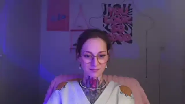 Snapshot of Esmi_Winter chatting on 03/12/26, 06:19 Esmi Winter online show from 03/12/26, 06:19