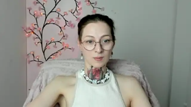 Esmi Winter online show from 05/06/26, 11:26