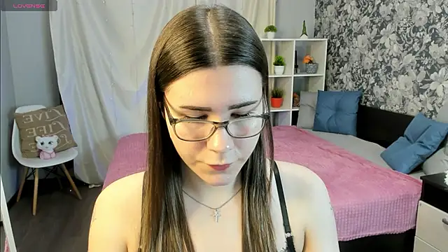 Snapshot of Coraline_kitty chatting on 03/22/26, 08:18 Coraline kitty online show from 03/22/26, 08:18