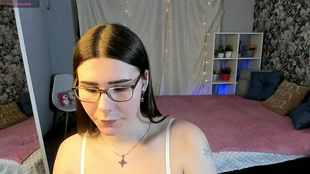 Snapshot of Coraline_kitty chatting on 05/04/26, 05:09 Coraline kitty online show from 05/04/26, 05:09