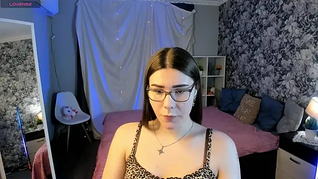Snapshot of Coraline_kitty chatting on 05/09/26, 05:18 Coraline kitty online show from 05/09/26, 05:18