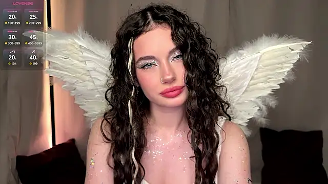 Snapshot of Moonfaairy chatting on 03/15/26, 06:58 Moonfaairy online show from 03/15/26, 06:58