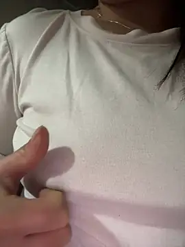 Snapshot of Myna-x chatting on 03/05/26, 01:12 Myna-x online show from 03/05/26, 01:12