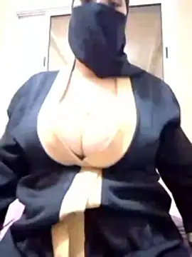 Snapshot of -Marmar- chatting on 04/11/26, 01:15 -Marmar- online show from 04/11/26, 01:15