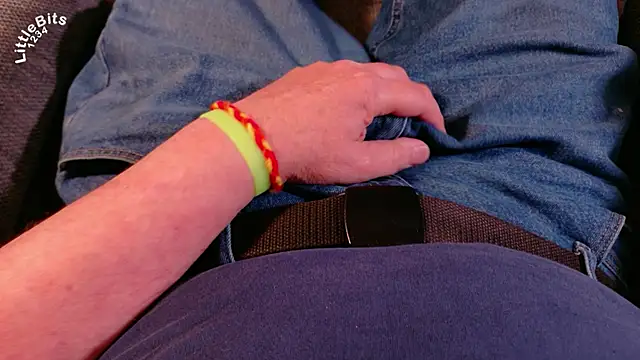 Littlebits1234 online show from 06/03/26, 04:45