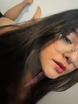 Snapshot of victtoria18 chatting on 03/16/26, 05:44 victtoria18 online show from 03/16/26, 05:44