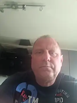 Snapshot of Demik71 chatting on 03/04/26, 12:33 Demik71 online show from 03/04/26, 12:33