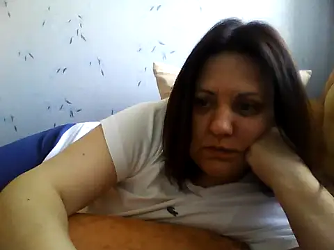 Snapshot of LockyCharm111 chatting on 05/05/26, 04:42 LockyCharm111 online show from 05/05/26, 04:42