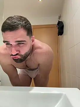 Snapshot of MitshCam chatting on 02/18/26, 09:00 MitshCam online show from 02/18/26, 09:00