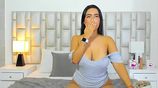 Snapshot of paola_katy_dicks chatting on 04/17/26, 08:01 paola katy dicks online show from 04/17/26, 08:01