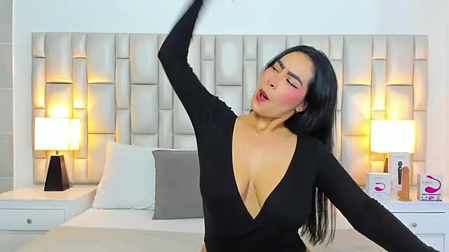 Snapshot of paola_katy_dicks chatting on 05/18/26, 08:03 paola katy dicks online show from 05/18/26, 08:03