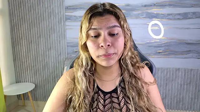 Sophie19   online show from 05/22/26, 12:00