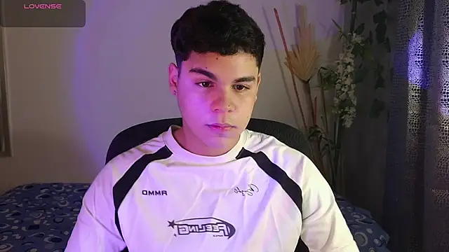 Snapshot of eithan_jonnes chatting on 03/08/26, 06:34 eithan jonnes online show from 03/08/26, 06:34