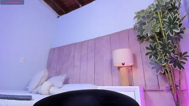Ashley Beaomunt online show from 05/23/26, 11:58
