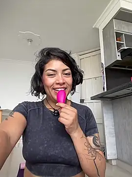 sara-jules online show from 06/10/26, 03:22