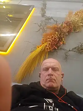 Snapshot of sk8brd_snwbrd_no_snitch chatting on 02/17/26, 12:56 sk8brd snwbrd no snitch online show from 02/17/26, 12:56