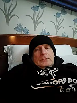 Snapshot of sk8brd_snwbrd_no_snitch chatting on 02/20/26, 10:43 sk8brd snwbrd no snitch online show from 02/20/26, 10:43